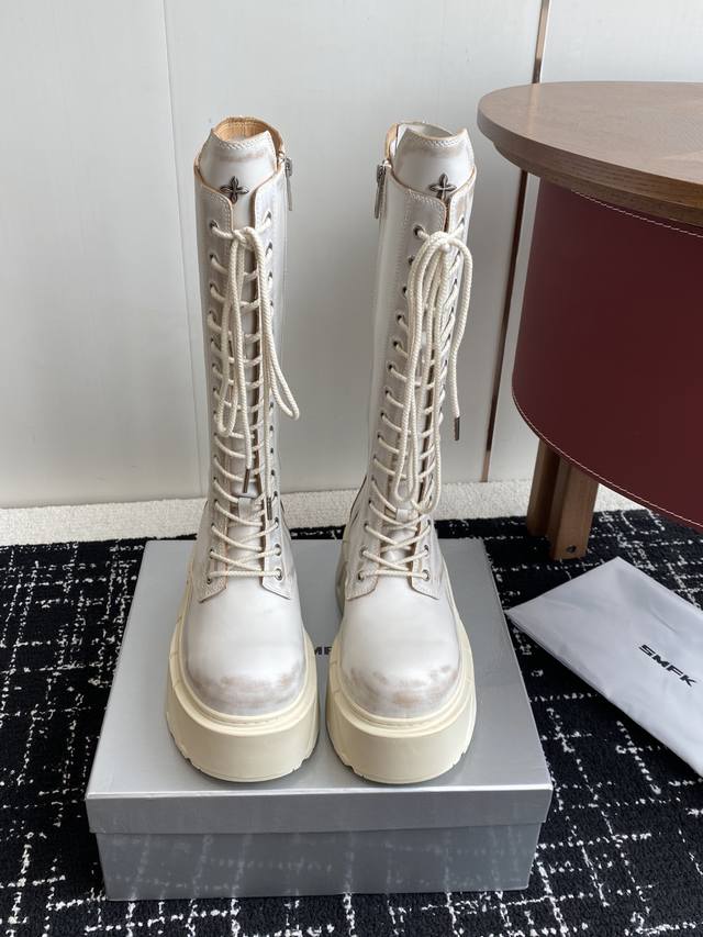 代购级单鞋350 短靴390 长靴 Smfk 小众潮牌 25Ss爆款新品 厚底 休闲鞋 德比鞋 短靴 长靴 爆真的是很耐看越看越喜欢！矮个子宝宝的福音直接拉长身