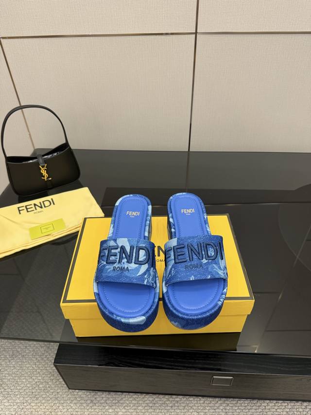 Fendi最新爆款宽带厚底拖鞋，条纹帆布材料+Ff提花帆布鞋底鞋面：提花布料垫脚内里：羊皮码数：35~42 40.41.42定做不退不换