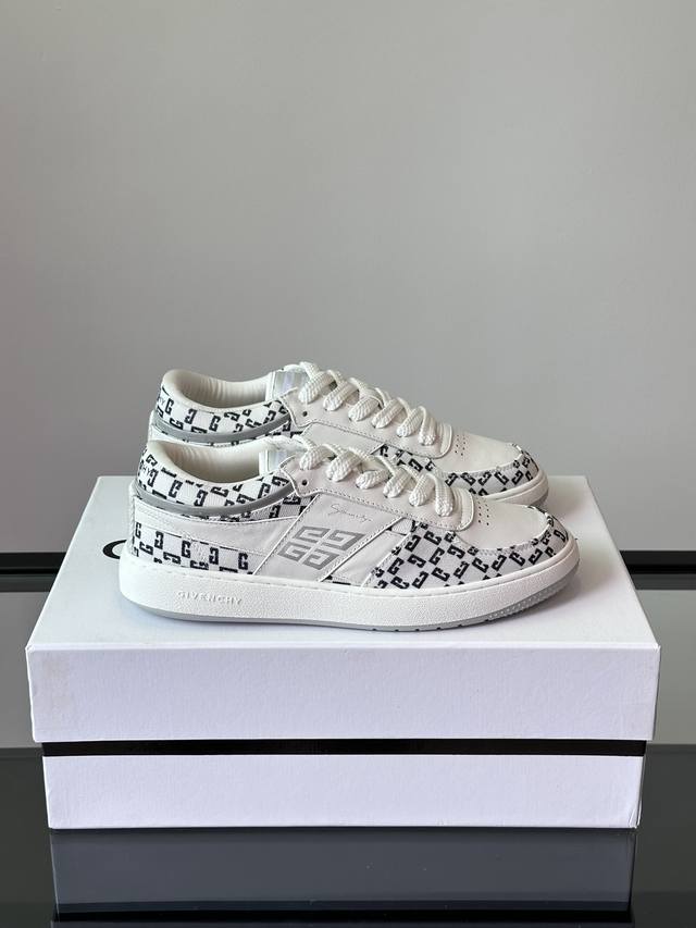 Givench* 男士低帮休闲板鞋，进口头层牛皮面料，透气舒适，舌压印4G Logo刺绣，上脚效果帅气有型，简约时尚百搭精品！Size：38-44 45定做