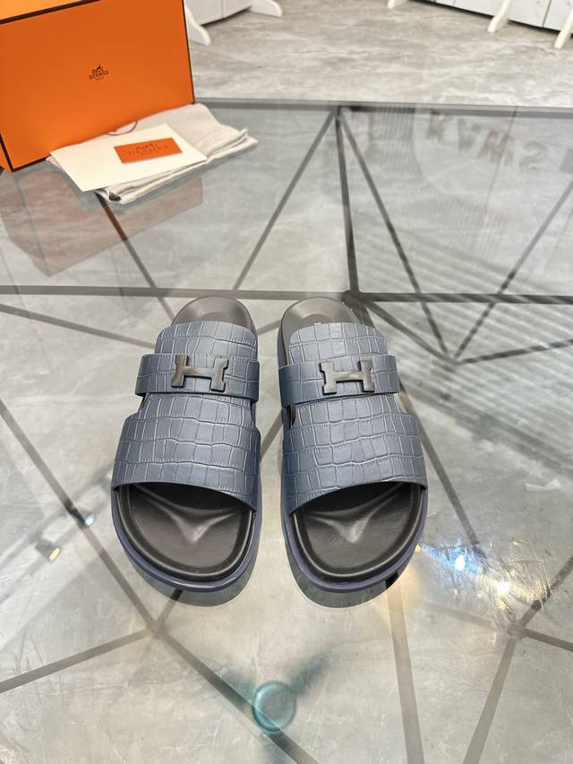 Hermes 情侣款，Size: 36-46 2025新款爱马仕拖鞋，面料牛皮，耐磨防滑橡胶大底。时尚大气 。