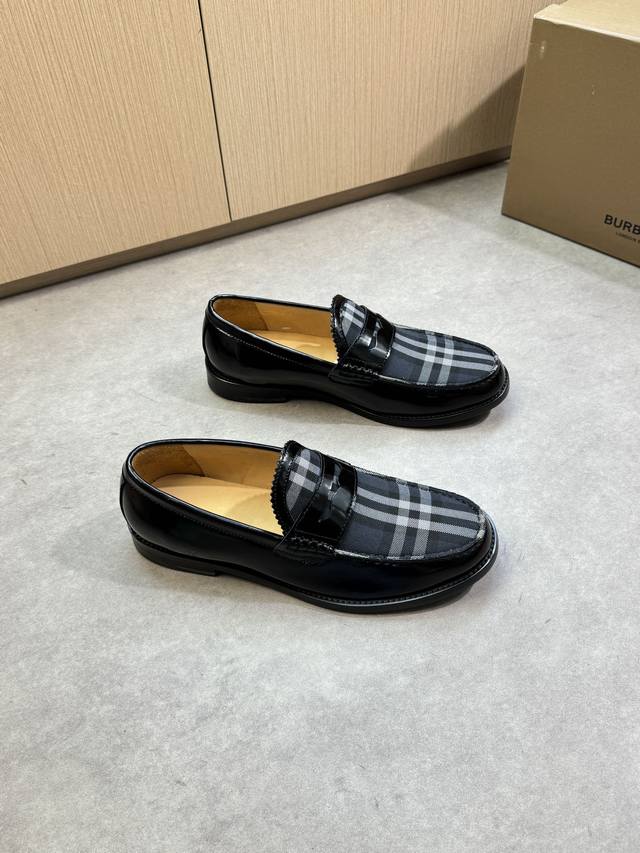 Burberry 巴宝莉 -高端品质 原单 正装皮鞋-鞋面：开边珠小牛皮、品牌图腾布匹、品牌金属扣件横担装饰、鞋丹.后跟.手工串缝马克线-内里：水染牛皮-大底：