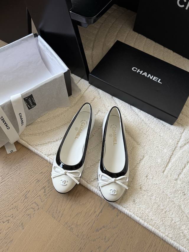 Chanel Vintage中古系列单鞋简约而不简单的款，上脚特别显脚细。鞋面定制面，内里垫脚羊皮，加厚真皮大底。Size:35-39 其它码数定做