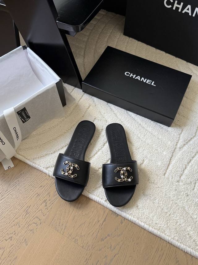 Chanel 25K新款菱格拖鞋春夏新款，高版本高品质。鞋面妮布 牛皮 垫脚羊皮，真皮大底！Size:35-39 其他码数定做