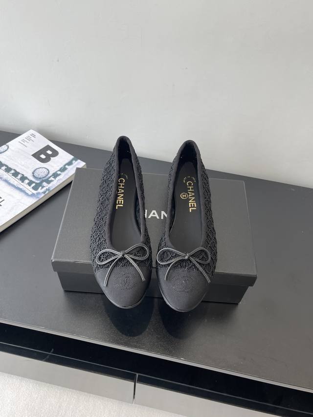 Chanel 香奈儿 25春夏新品芭蕾舞鞋完全原版一比一复刻打造 版型超级正 最新时尚的设计 火遍全网的单鞋 上脚又酷又时髦独特设计最为抢眼吸晴 上脚还很好的修