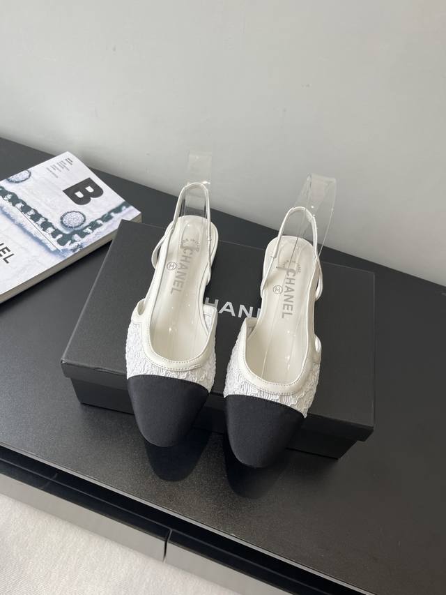 Chanel 香奈儿 25春夏新品粗跟单鞋完全原版一比一复刻打造 版型超级正 最新时尚的设计 火遍全网的单鞋 上脚又酷又时髦独特设计最为抢眼吸晴 上脚还很好的修