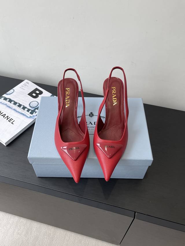 Prada 普拉达 走秀新款 尖头凉鞋 三角标 高跟单鞋高定制开边珠面料内里进口水染羊皮大底原版意大利真皮大底跟高7.5Cm码数35-40 40定做不退不换