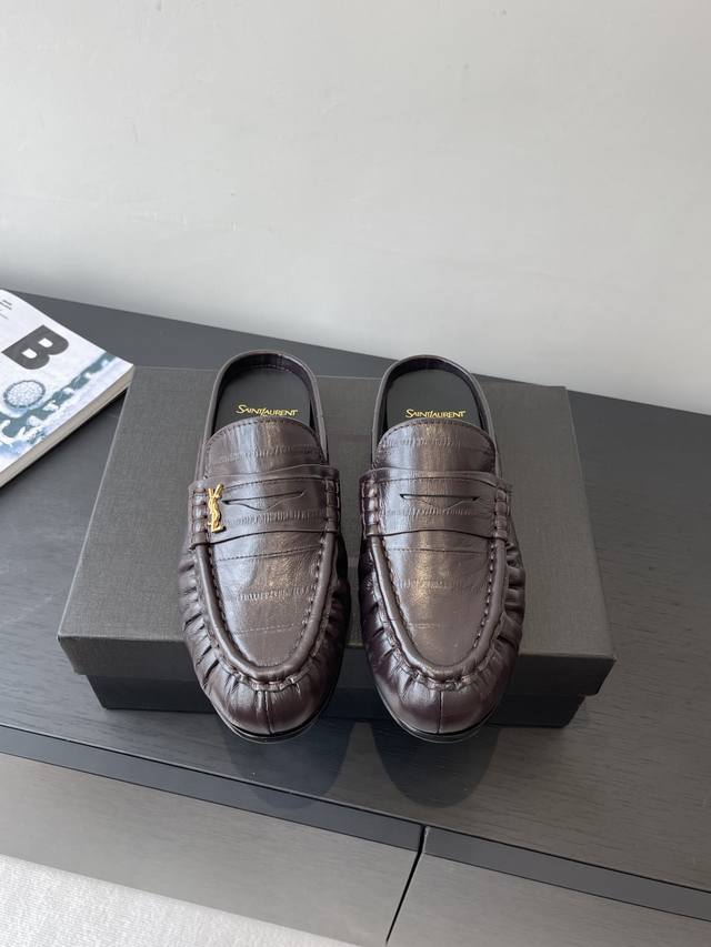Saint Laurent 圣罗兰 经典乐福半拖小皮鞋 超级超级无敌火爆的一个款这款我们家每个版面的五金扣都要开模1:1定制 大小质感与原版完全一致 鞋面材质采
