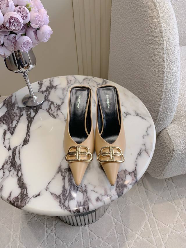 出厂价P Balenciag*经典款高跟穆勒半拖鞋 小尖头设计拉长腿部线条 经典双B扣装饰大气又耐看 鞋面小牛皮 内里垫脚羊皮 意大利真皮大底 跟高7Cm 尺码