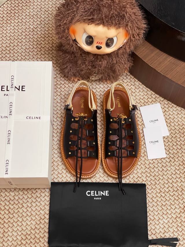 Celine 镂空凉鞋 整双鞋子采购Zp开发打造，全部定制材料，独家开模大底，细节全部对版出货，连包装也做到跟正品一样。码数:35-41