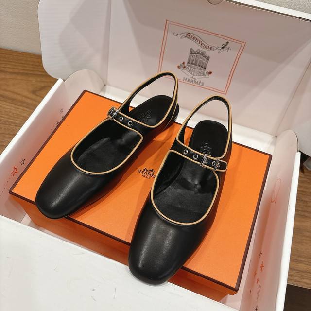 Hermes... 平底凉鞋2025新品+爆款系列真皮大底，独家开模五金扣，进口牛皮春夏拼色兼具颜值舒适度的单品！渠道货源 女码35-39 可订做40 41