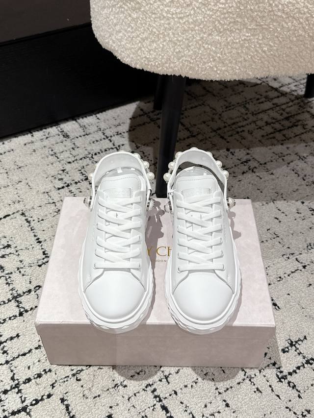 Jimmy Choo 吉米周 25 系带 包头后空 大水钻链条厚底休闲 凉鞋 Jimmy Choo周仰杰 Jc新款Diamond 运动鞋系列上新 鞋面采用原版定