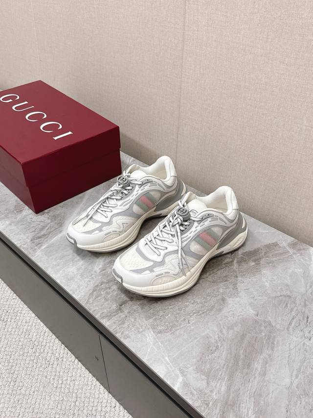 Gucci古驰 2.0运动鞋 情侣款 复古 休闲鞋 跑鞋原版购入开发 做货 这款Gucci 2.0运动鞋焕新演绎品牌标志性条纹织带元素。这款运动鞋焕新诠释标志性
