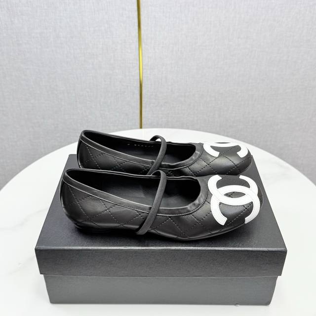 Chanel Vintage中古康鹏系列单鞋简约而不简单的款，上脚特别显脚细。鞋面牛皮，内里垫脚羊皮，真皮大底。Size:35-39 其它码数定做