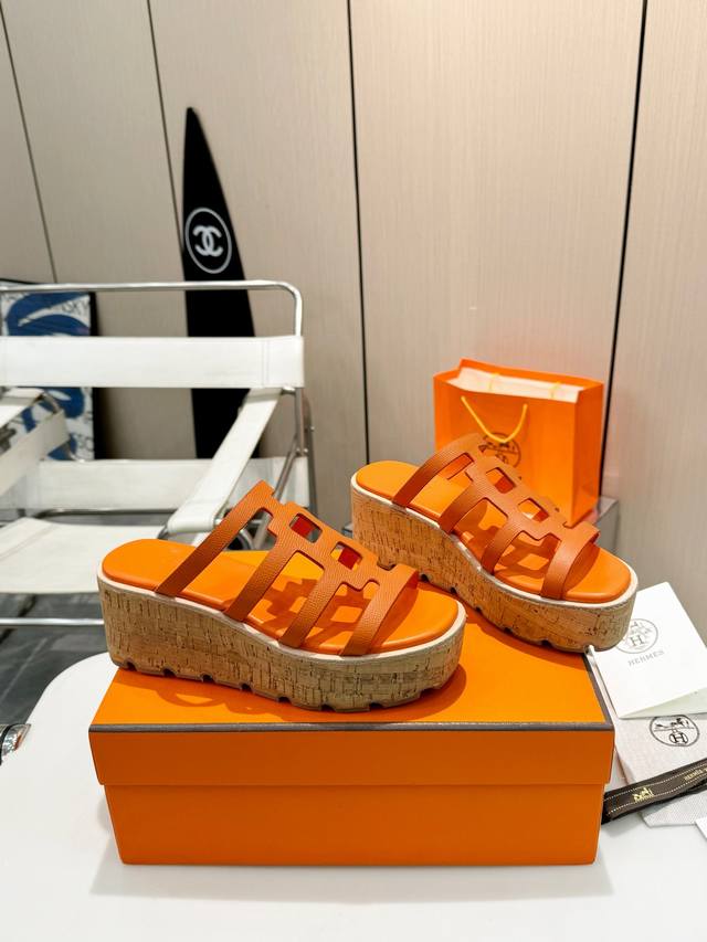 Hermes 爱马仕 春夏新款柜上同步巨献经典镂空牛皮木糠底厚底松糕拖鞋 H家鞋款 Ss新品~真正的原版购入，拒绝看图做货！矮子乐，超级好穿的松糕拖鞋，上脚秒增