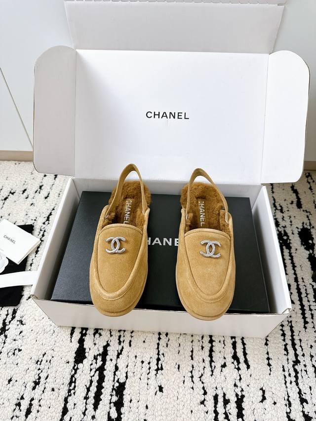 代购级 Chanel 香奈儿25 A夏季 新款毛拖专柜品质 每年必入的经典款之一！设计 更加彰显和品味～所有材质都根据原版定制！购入正品开发。万能百搭神器，夏日
