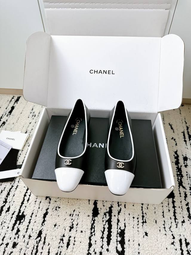 飞机盒+10**Chanel香奈儿25 A新款蝴蝶结单鞋｜代购级品质｜少女心炸裂** 这双小香风单鞋也太绝了吧！每年必入的经典款，2025新版本蝴蝶结设计更显甜