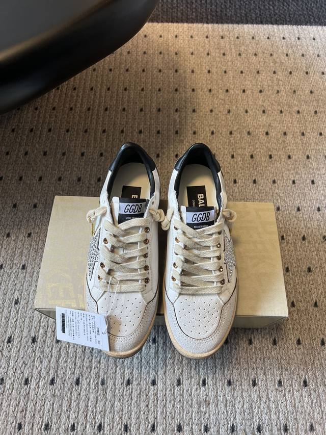 代购级 Ggdb Golden Goos* 25Ss 小脏鞋 德训鞋Ggdb经典情侣款小脏鞋 火红程度上怼小白鞋，下踩各类小脏鞋！明星私服上脚示范 ×就是这么百