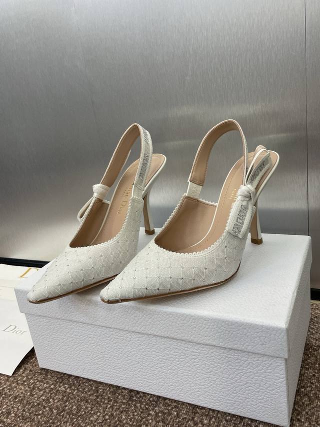 9.5Cm J'adior织带凉鞋系列 顶级代购版本 Dior 迪奥 2025春夏走秀新款格子钻面凉鞋Cd明星同款水钻蝴蝶结方头字母Logo刺绣高跟凉鞋 鞋面：