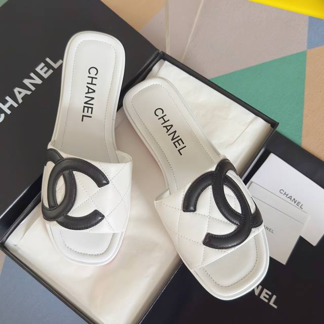 代购级：女款 Chanel香奈儿 中古康鹏 大C Logo坡跟 黑白熊猫配色 一字拖 凉鞋原版购入开发 做货 小香 C家 专柜又一超级大爆款，网红博主小姐姐们的