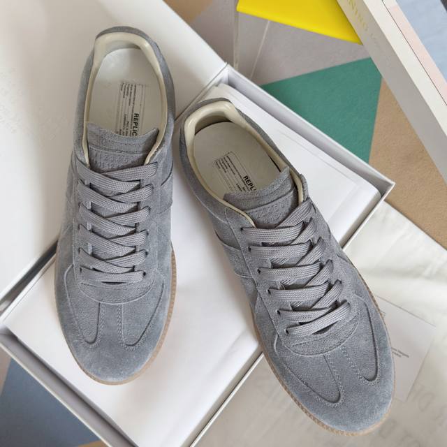 顶级版本：情侣款 Maisonmargiela Mm6 马吉拉 情侣款 德训鞋 休闲 运动鞋原版购入开发 做货 鬼才设计师品牌，一个轻奢品牌 这一款德国训练鞋延