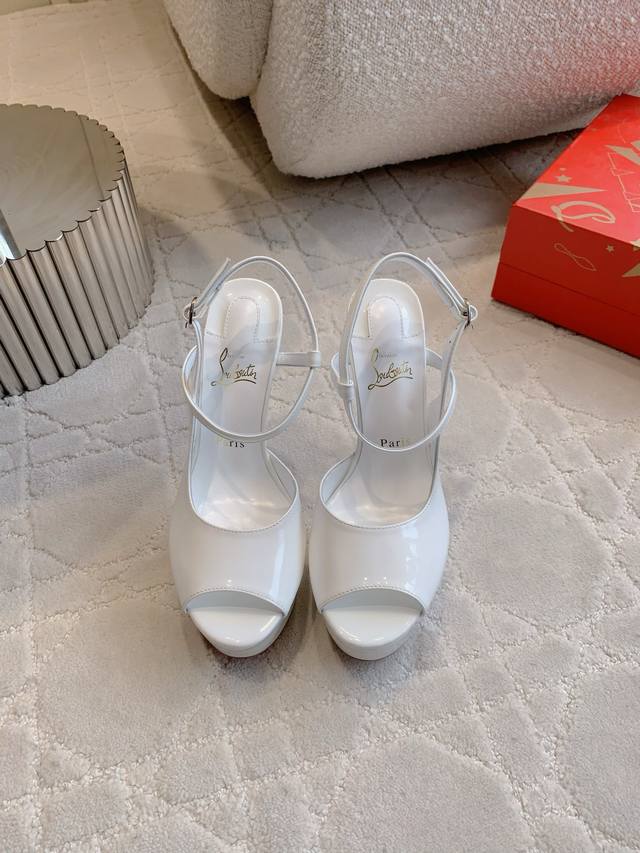 出厂价P Christian Loubouti* 新款恨天高重工红底高跟凉鞋 气场十足 上脚秒变大长腿 鞋面小牛皮 内里垫脚羊皮 原版进口Ar1顶级真皮大底 跟