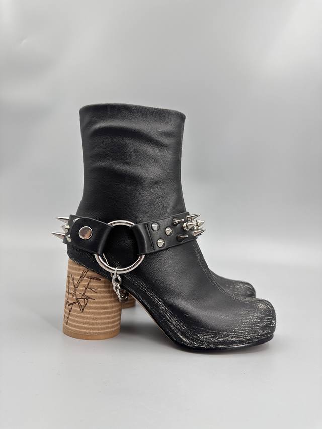 Maisonmargiela Mm6 马吉拉朋克风铆钉高跟分趾靴代购同渠道硬货 区分市场Low版 原版套楦鞋型很经典，不管是价格P还是品质通通秒杀市场 告别臃肿