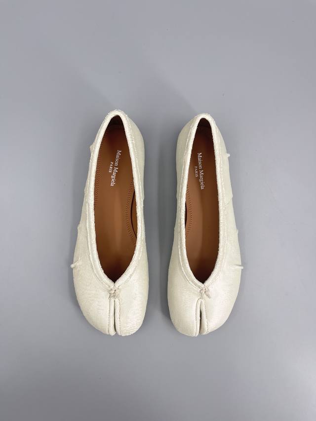 Maisonmargiela｜Mm6马吉拉 Tabi Mule复古芭蕾舞鞋分趾鞋～镭射切割Tabi美无止境镭射切割，自带人鱼姬高光马吉拉的设计真的没有瓶颈期吗刻