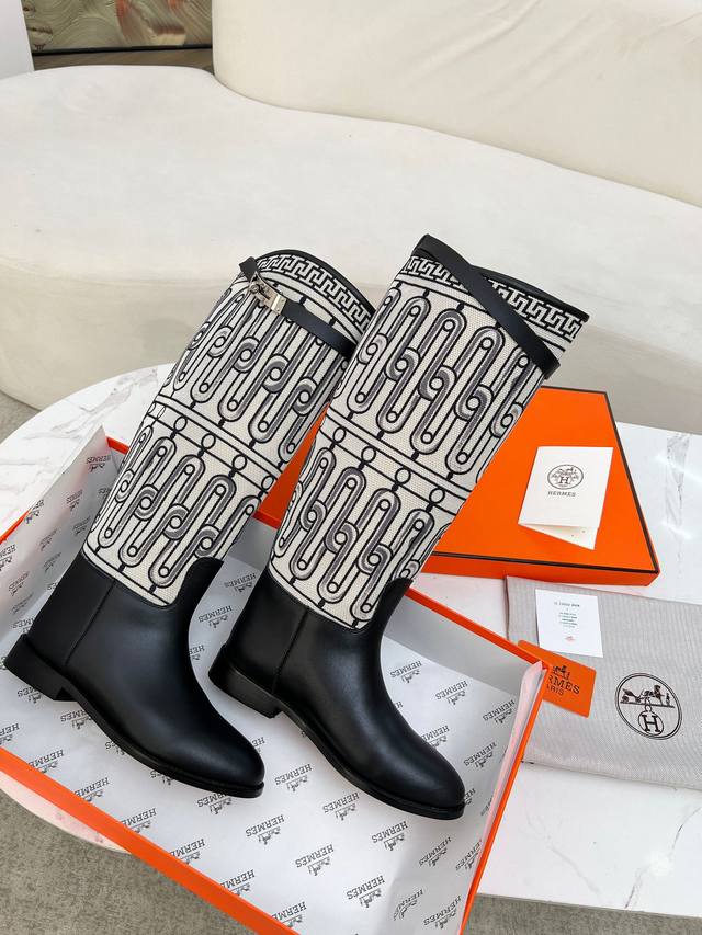 现货发售原版复制爆款来袭Hermes. 经典升级版面料全牛皮的，内里:猪皮里。超级经典的爱马仕Kelly扣骑士靴.穿上你就是女王.法抗拒的楦头.经典中的经典.爱
