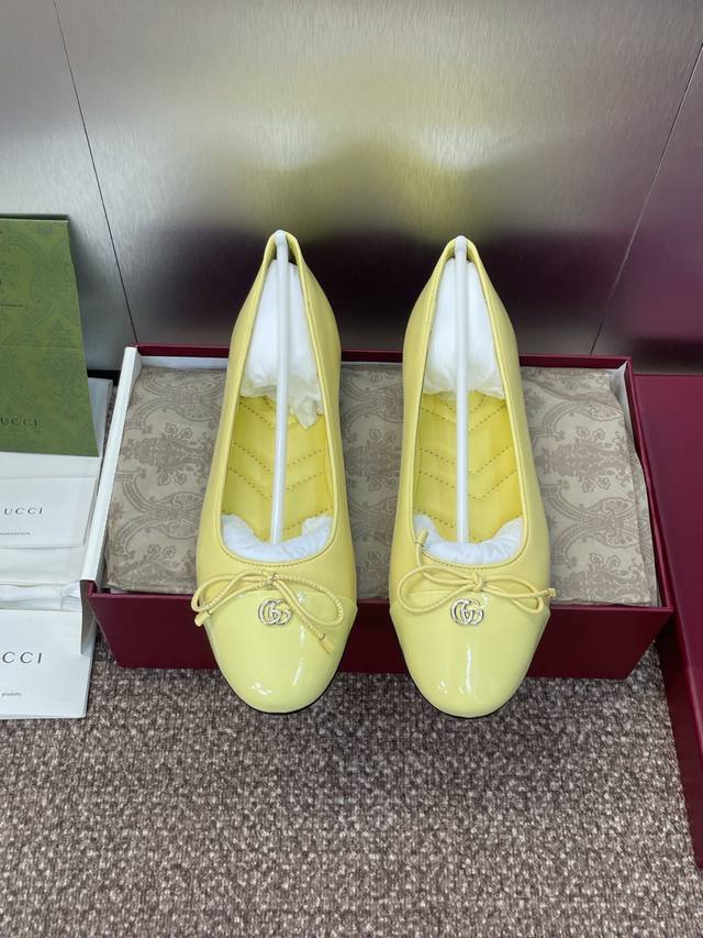 工厂P价P Gucci 古驰2025春夏新款果冻色蝴蝶结芭蕾舞女鞋 G家字母Logo五金扣平底单鞋面料: 原版定制进口混种羊皮 羊漆皮+水染羊皮内里+意大利真皮