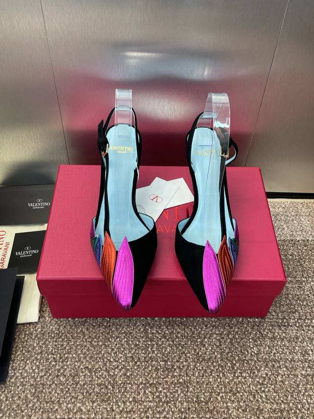 工厂P价P Valentino 2025春夏系列新款女鞋 华伦天奴高跟尖头电绣拼色后空凉拖鞋材质：鞋面原版定制羊猄皮+水染羊皮内里+意大利真皮大底跟高：8Cms