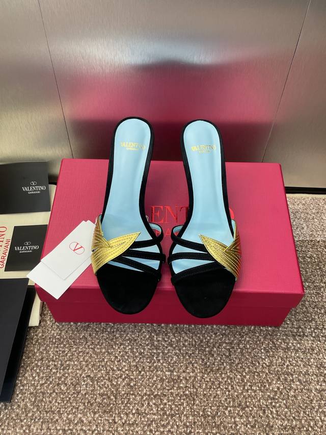 工厂P价P Valentino 2025春夏系列新款女鞋 华伦天奴高跟圆头露趾电绣交叉带拼色凉拖鞋材质：鞋面原版定制羊猄皮+水染羊皮内里+意大利真皮大底跟高：8
