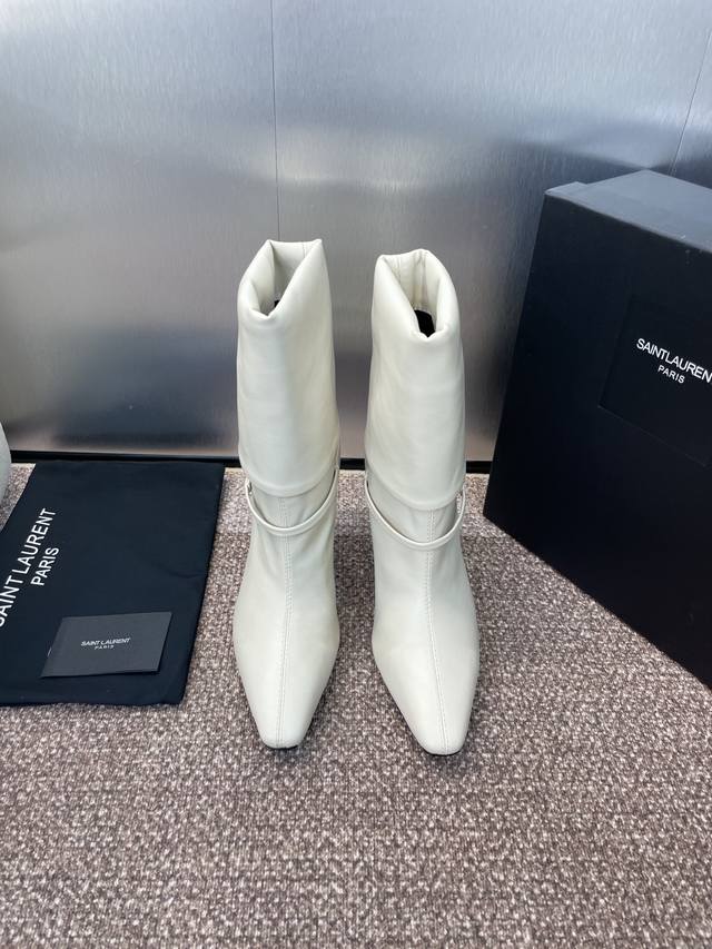 工厂P价P Saint Laurent 圣罗兰 2025秋冬新款马丁女靴 Ysl字母Logo五金扣尖头高跟气场机车骑士短靴 材质:鞋面进口牛皮 进口羊猄皮+进口