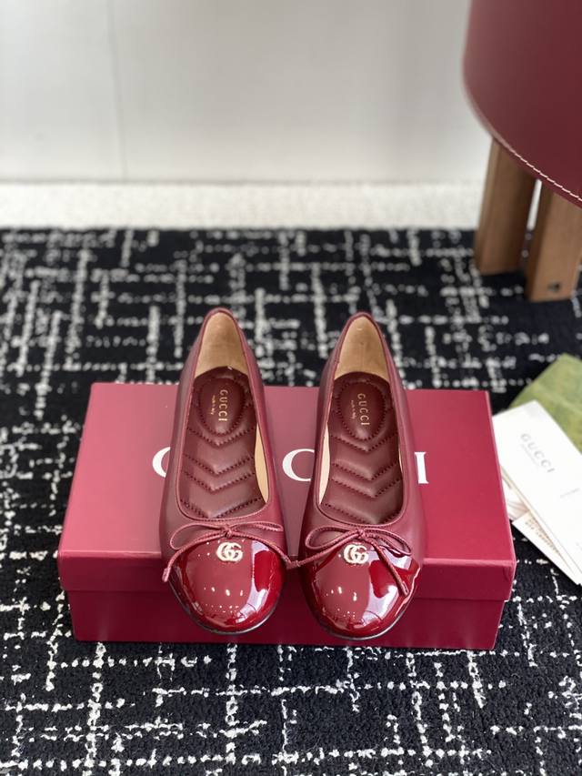 代购级 Gucci 25Ss 春夏新款 蝴蝶结芭蕾舞鞋 平跟钻石V纹刺绣内底芭蕾鞋蝴蝶结小双G扣新款小圆头单鞋经典精致优雅俏皮时髦平底鞋高质感甜美学院风便鞋原汁
