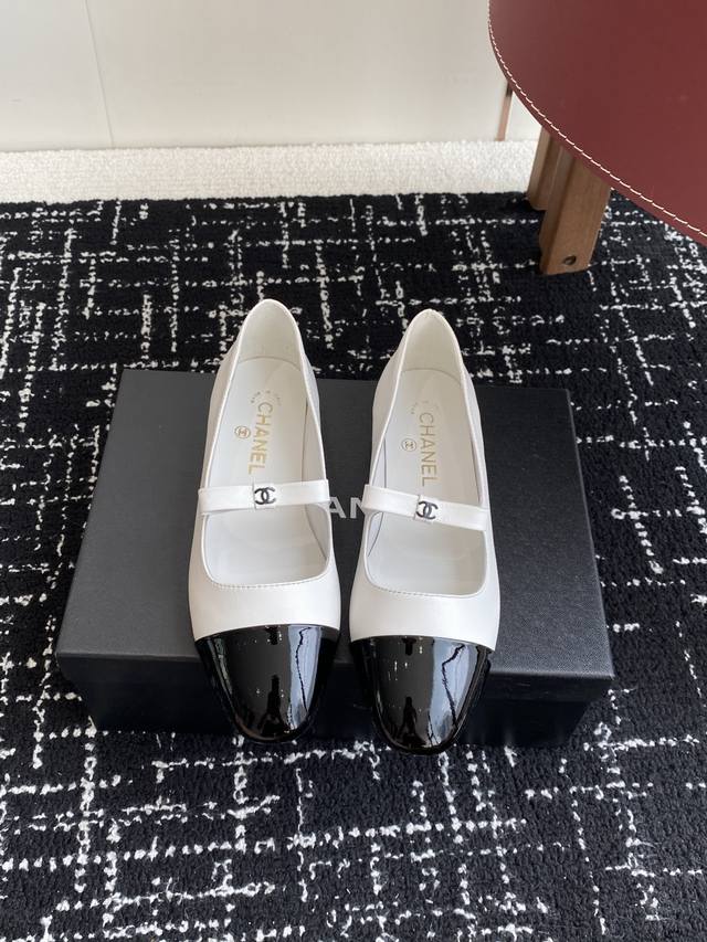 代购级 Chanel 25Ss 春夏系列 玛丽珍 芭蕾舞鞋非常火的蝴蝶结 设计手工车线非常耗时耗力独特大底双拼做法让你不经意露出亮点大底车线永不脱底牢固永久复古