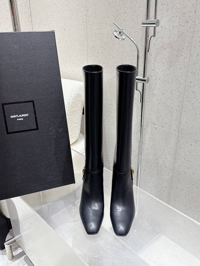 Saint Laurent Fw25 New Arrival～Ysl圣罗兰2025秋冬新款高跟靴 不过膝长靴 整个鞋非常的简约大气～小圆头更加的精致时髦可以看到