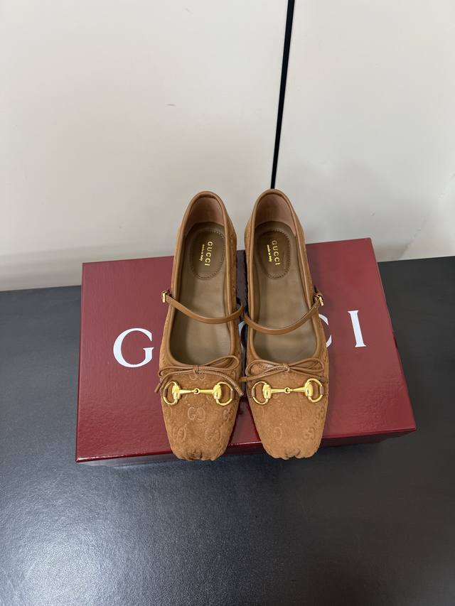 Gucci开挂玛丽珍鞋子来啦属于 Sabato的第一个爆款来了！虽然Gucci早春Cruise这场都在骂25最新款马衔扣扣显玛丽珍单鞋法式复古感好迷人一眼就相中