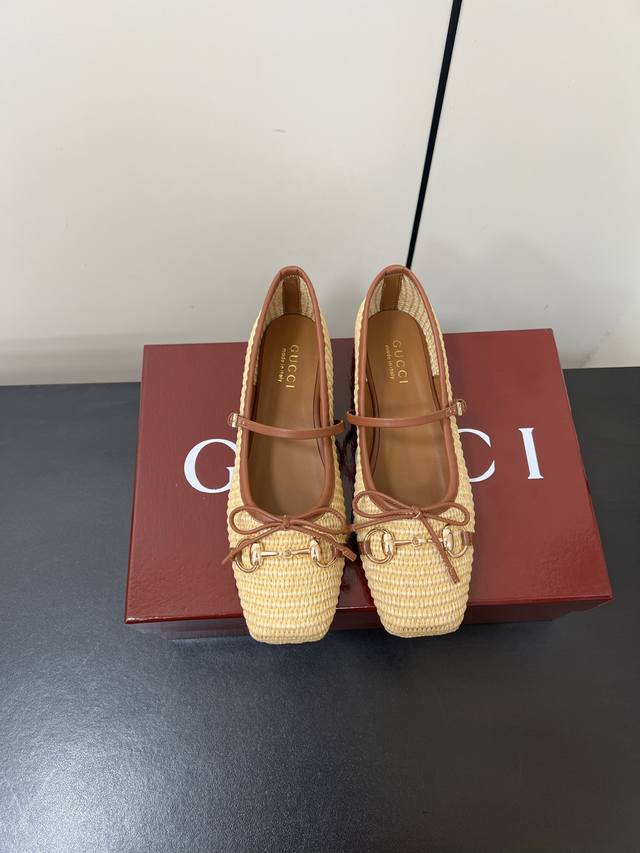 Gucci开挂玛丽珍鞋子来啦属于 Sabato的第一个爆款来了！虽然Gucci早春Cruise这场都在骂25最新款马衔扣扣显玛丽珍单鞋法式复古感好迷人一眼就相中
