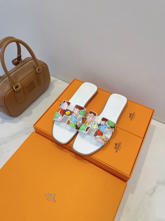 独家手绘款纯手工手绘Hermes 爱马仕 Oran 足尖高级感时髦人鞋柜里该有的存在美丽刑具，走路都带风～独家双盒包装配套