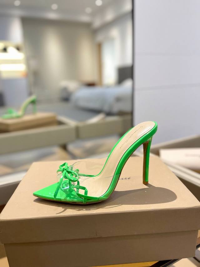 价格P： {半拖} 吉安维托 罗西 Gianvito Rossi Eiko Stiletto，轻松移动。这款 Gianvito Rossi 拖鞋采用配有精致的胶