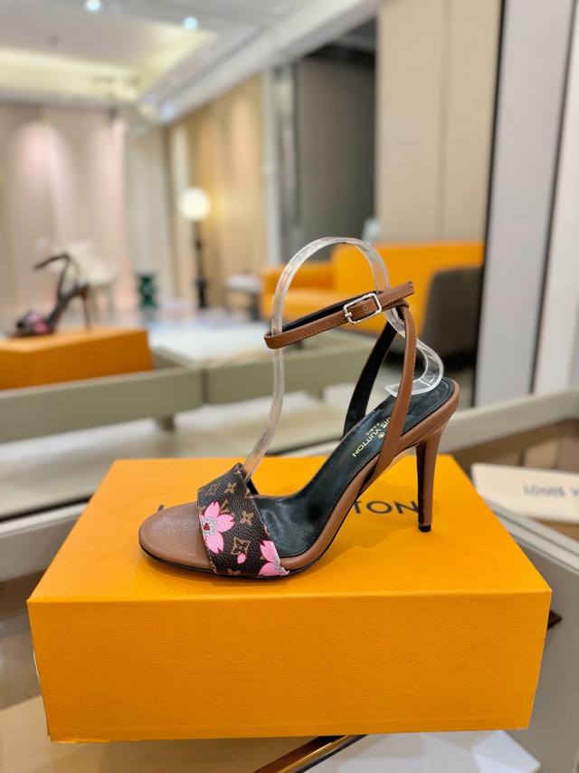 价格P： Louis Vuitton 2025款官网系列！完美楦型、Lv最新 花纹 工艺、更显优雅气质、上脚舒适好看、女人味十足、时尚百搭、新原版倒模楦型，极致