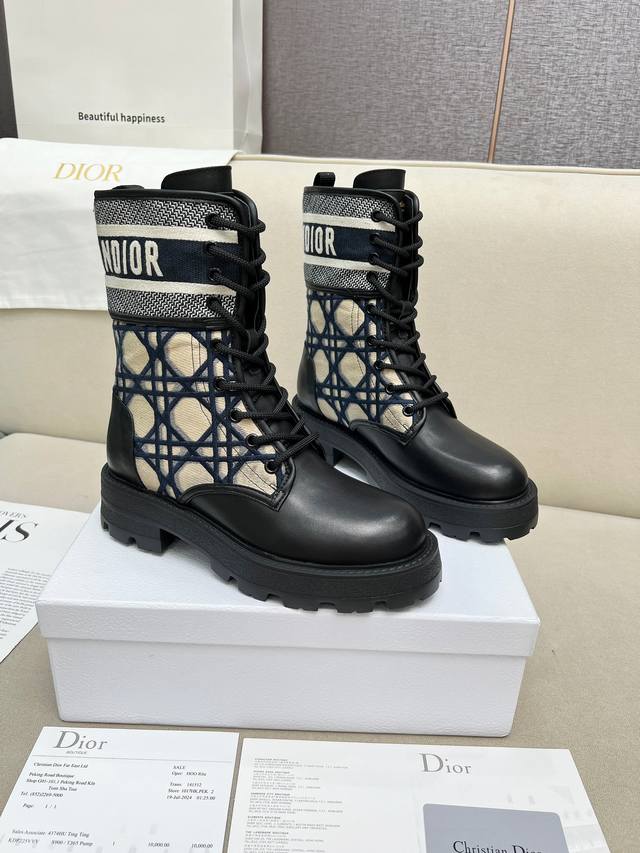 2025Ss最高版本 Dior 迪奥秋冬靴复古工装靴 ，鞋面进口小牛皮拼接最新进口科技电绣面萱型百搭瘦脚Yyds.造型立体饱满，帅气十足 上脚舒适 ，设计风格非
