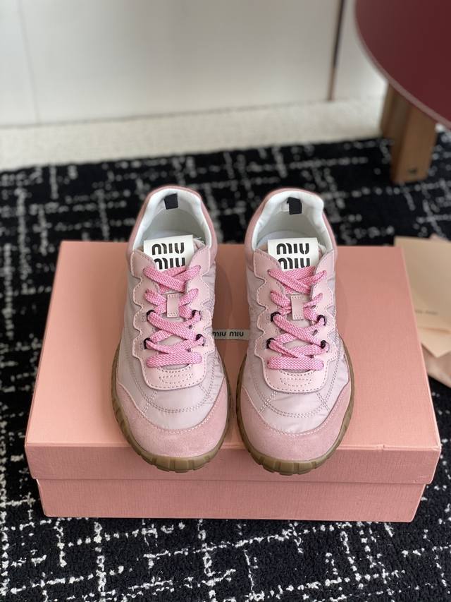 代购级 Miumiu 缪缪 25Ss 春夏新款 饼干鞋 阿甘鞋休闲运动鞋Miumiu最新爆款 前卫大胆的设计，Miu Miu风格融于此款厚底帆布运动鞋的简约线条