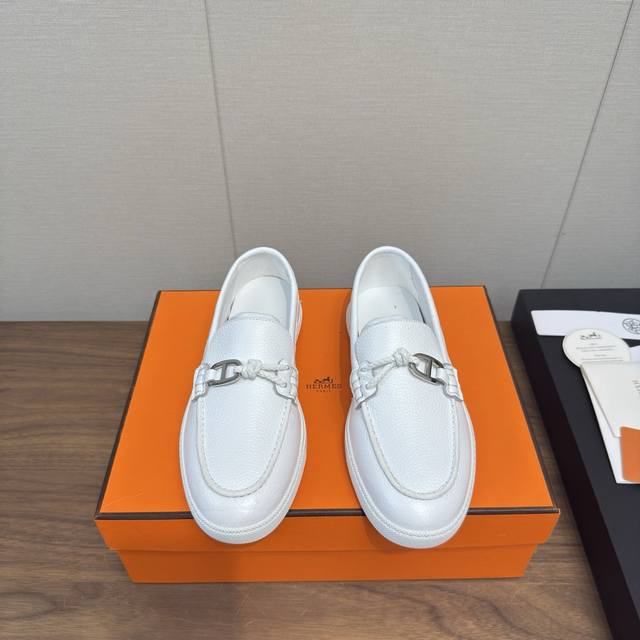 HermèS 爱马仕 25早秋新品 乐福休闲鞋顶级版本 情侣码数 男款10 拼色设计Mm风 超前时尚 简约高级 随意搭配 上脚非常轻便舒适鞋面: 牛皮 羊猄内里