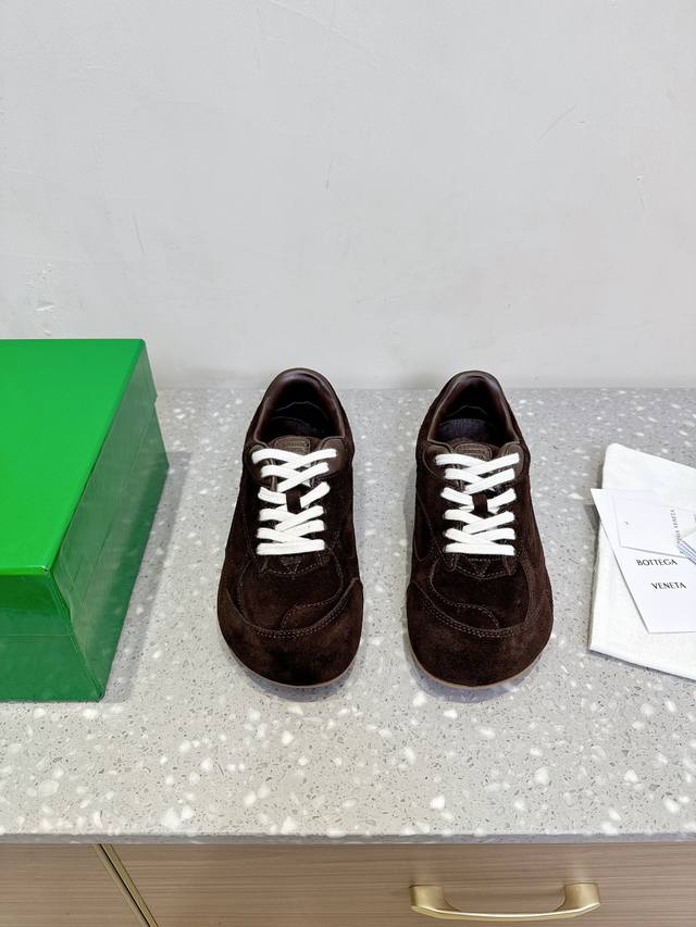 Bottega Veneta 25Ss春夏新款 复古 阿甘鞋 运动鞋全新的中性运动鞋 Orbit 系列 在保证休闲舒适的同时 不乏造型设计的精细雕琢 搭配甄选太