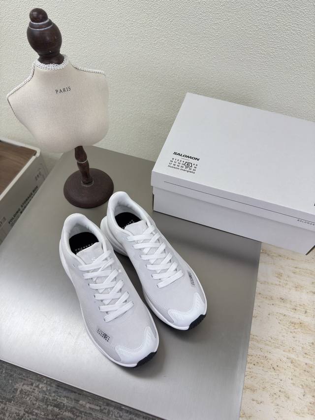 皮面 萨洛蒙Mm6 轻盈系列 慢跑鞋 厚底飞织 萨洛蒙 运动鞋 新品发售中 白色 厂价P 男10 男款月底出货 Salomon穿搭灵感双手奉上~男女款 联名运动