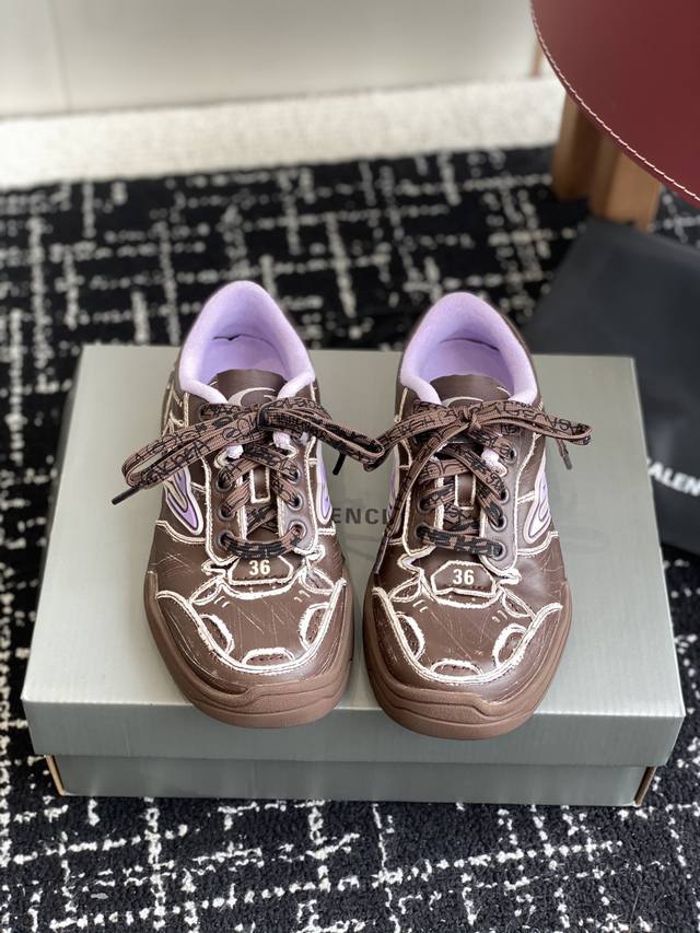 代购级 巴黎世家Balenciaga Hamptons Worn-Out 25Fw最新配色，双色拼色相撞，视觉冲击更加强烈，一如既往的脚感，百搭的风格，四季皆可