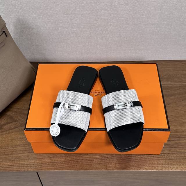 出厂价P Hermes 爱马仕Giulia凉鞋系列 时尚又百搭 超级舒服 每个细节都做到极致 独家开模纯钢Kelly扣五金 原版Swift小牛皮 原版1:1独家
