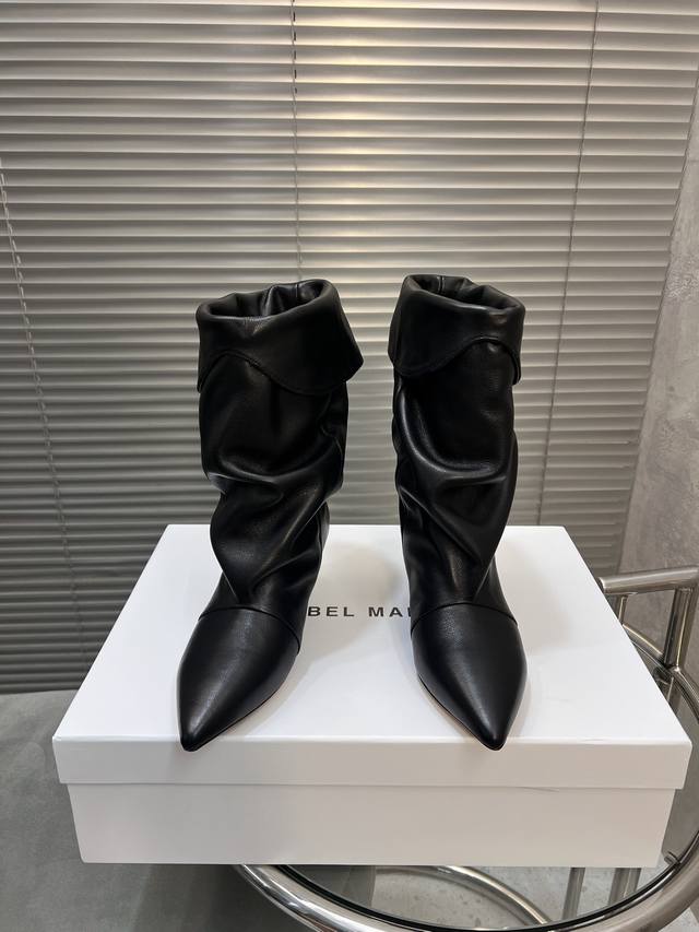 Isabel Marant 秋冬秀款褶皱织皮长靴 法国时髦品牌 独特设计风格皱皮靴每个配色都很百搭 慵懒风搭配 提亮整个造型短款的包容性很强 尖头可以拉长身高