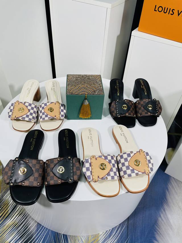 高跟 6Cm ,平底 春夏驴家新品专柜同歩。女神必备单品，高品质货 原版开模五金扣，多种扣型搭配，经典棋盘格多色拼接鞋面，动感十足，垫脚内里：进口羊皮。大底：意