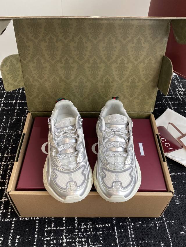 代购级 官网同步盒包装 Gucci 古驰 最新Cub3D系列 厚底 休闲 运动鞋 老爹鞋原版购入开发 做货 2025春夏系列精彩呈献鞋履新作。这款Gucci C
